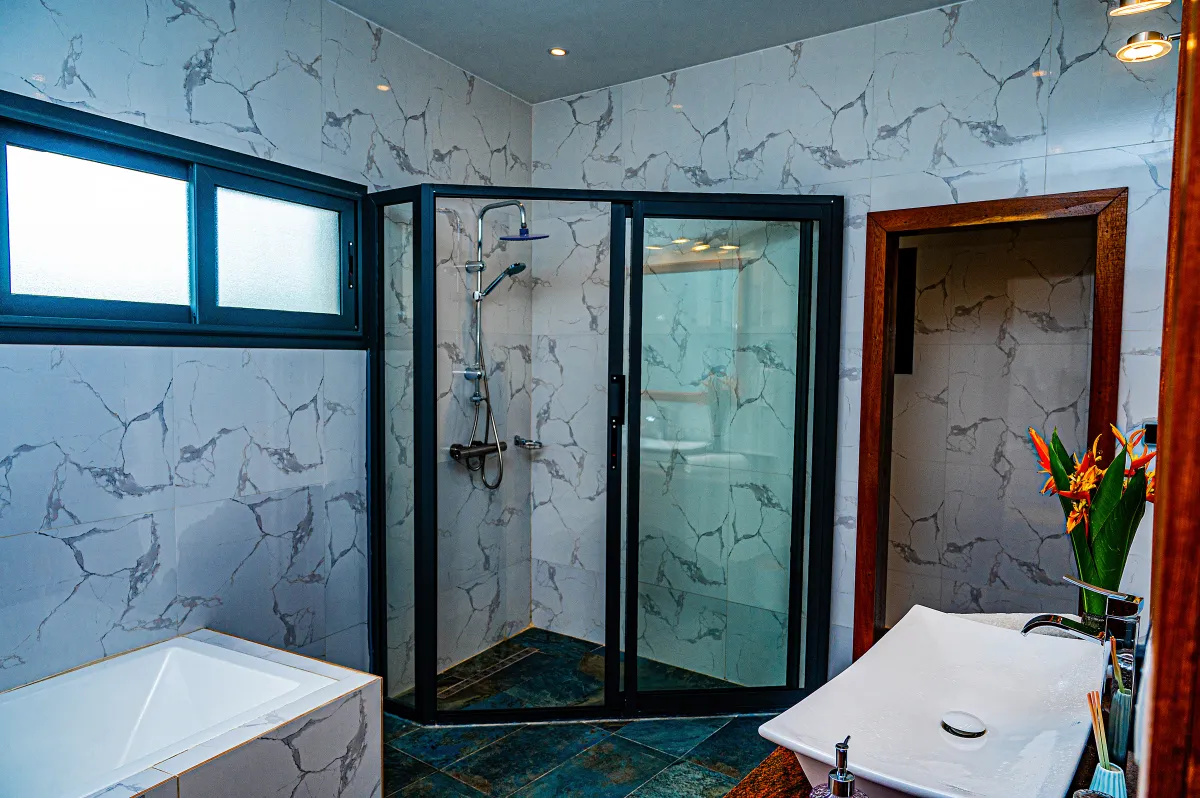 Salle de bain suite junior rez-de-chaussee